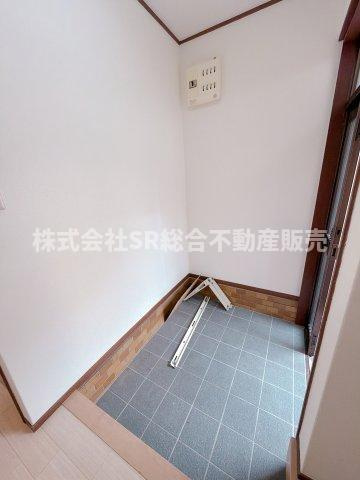 玄関にシューズボックスを置いても広く使えます！