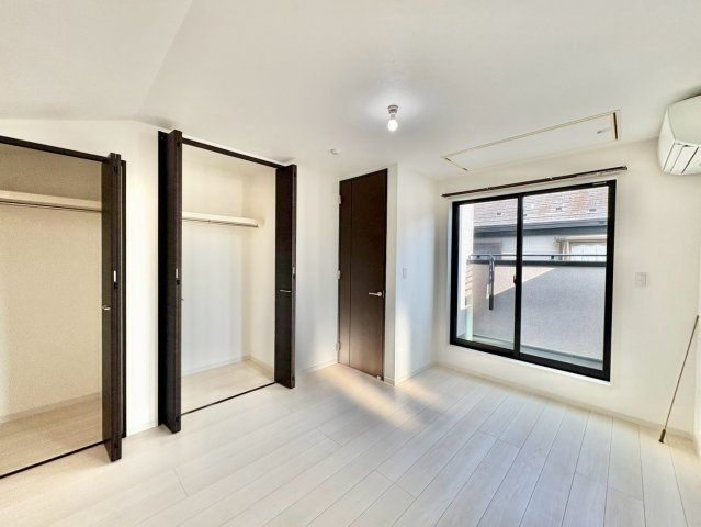 洋室7帖・小屋裏収納付き！収納スペースがあるから、家具の配置も自由自在