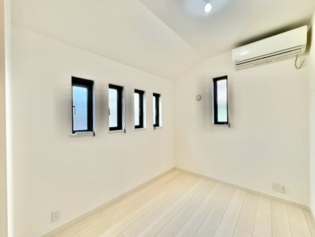洋室4.5帖・収納付きで、お部屋がすっきり片付きます。