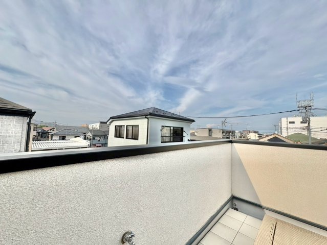 ルーフバルコニー付きです