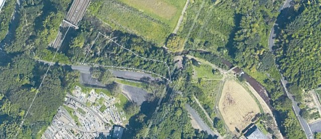 上空から、おおよそ白線で区切られた区域です