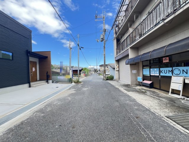 前面道路含む現地写真です