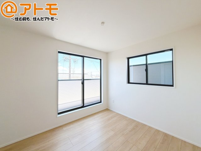 バルコニーに面したお部屋なので、布団などの大きなものも楽々干せます♪