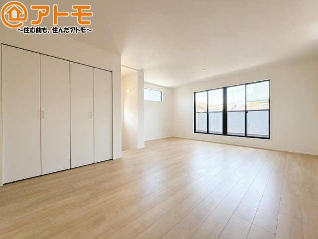 日当たりのよいリビングは、一年を通してぽかぽかとしています。家族が自然と集まる空間になりそうですね♪