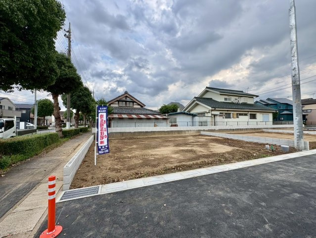全10区画　　間取り・外観・設備まで自由にプランニング可能。暮らし方に合わせた住まいをご提案できます。花田小学校まで徒歩約4分(270ｍ)、毎日の通学がしやすい住環境です。