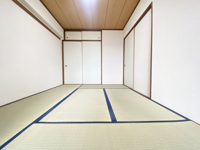 和室（6帖）畳表替え、襖貼替済♪リビングの横に広々和室があります♪