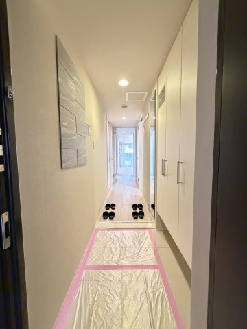白を基調とした明るい玄関です。