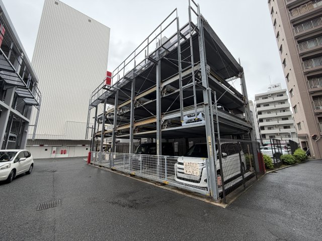 機械式と平置きの駐車場がございます（要空き確認）