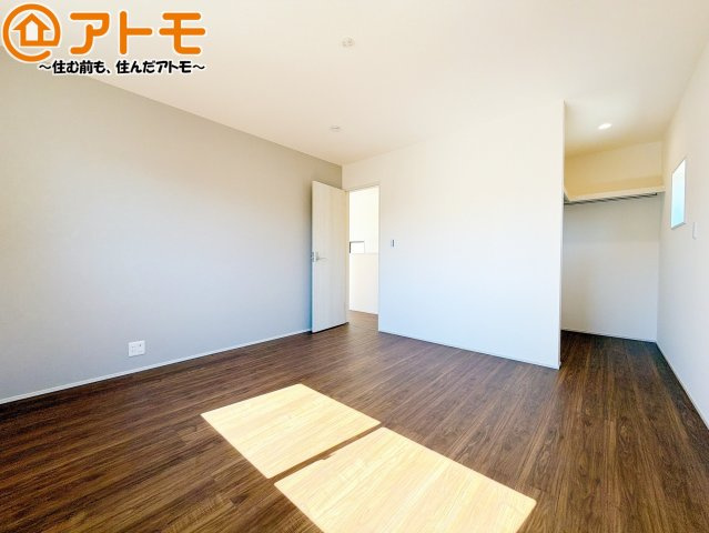 収納スペースもしっかり確保したお部屋は、収納家具の数も減らせるのでお部屋を広く使えます！