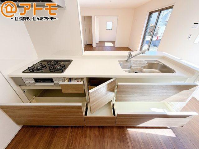 大容量システムキッチン♪お料理スペースやシンク広々！毎日の家事をしっかりサポート♪