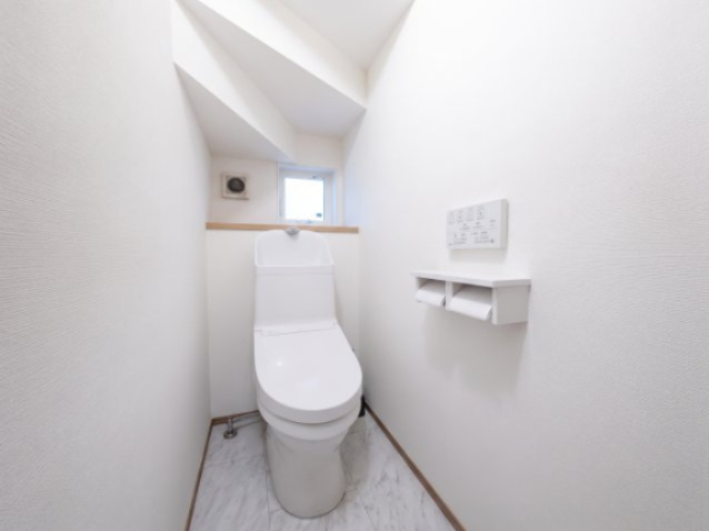 ・そのゆったりとした空間には洗練されたデザインのウォシュレット付きトイレを装備！