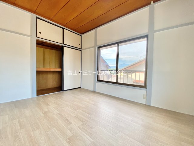 個人の部屋や寝室として使える洋室です