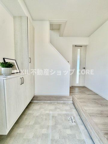 玄関ホールがスッキリ広々としていると帰る時も出ていく時も気持ちが良いものです！　