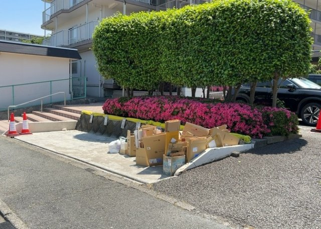 共有部分は、住民なら誰もが使える設備のこと。例えば駐車場やエレベーター、インターネット設備、セキュリティ設備などがあります。他にも、マンションの廊下・外部階段やエントランス・ゴミ置き場などがあります。