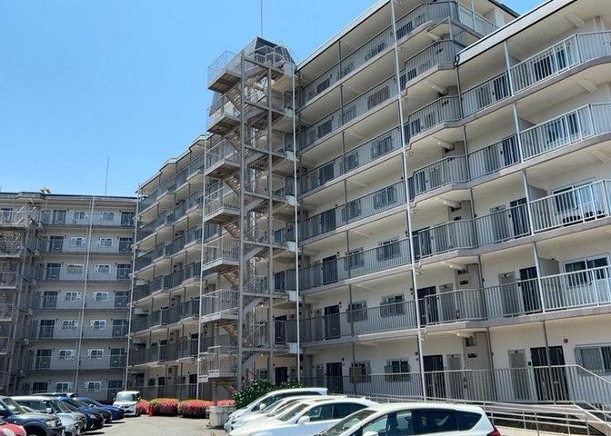 ＳＲＣ造は強度や耐震性の面でもRC造と比べて優れています。そのため、10階建以上の高層または超高層マンションなどの建築にも多く採用されています。柱や梁などのサイズが小さくても高い耐震性を確保できます。