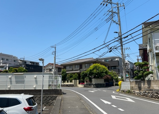 景色重視でお家選ぶをするとスーパーが遠い！学校が遠い！など生活をするうえで利便性で困ることもあります。まず一度現地を見学する際に、周辺の施設などがあるかを確認し、暮らし始めた後のことを想像しましょう。