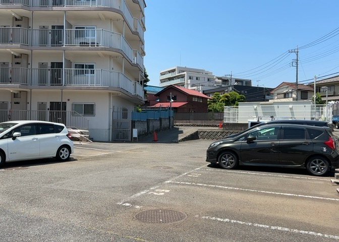 マンションの駐輪場は、事前に空きがあるか確認を取ると安心です。せっかく入居したのに駐輪スペースがない！なんてことになったら大変ですよね。そこで、内見時や購入前にはまず事前に確認しておくと良いでしょう。