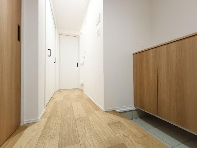 【廊下】　美しい木目が暮らしに温もりと安心感を与えてくれます。