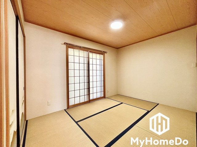 リビングの横に隣接している為、開放感がある空間です。