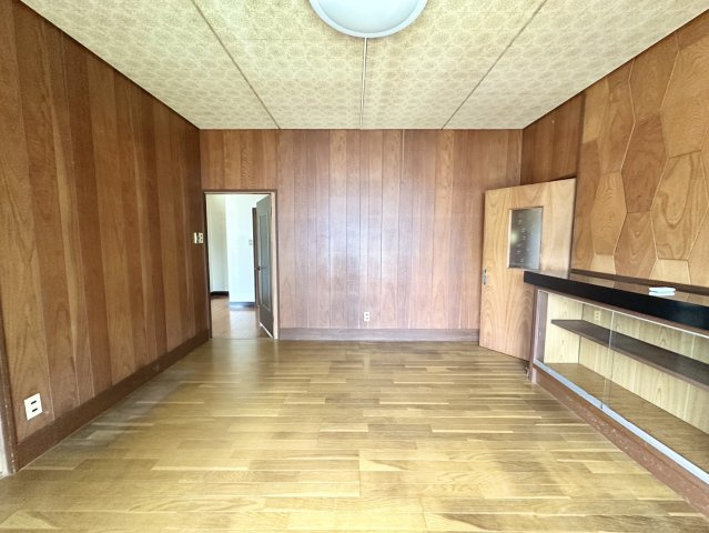 8帖の洋室です。部屋数が多く、ご家族様でご自分のお部屋選びが楽しくなりますね。