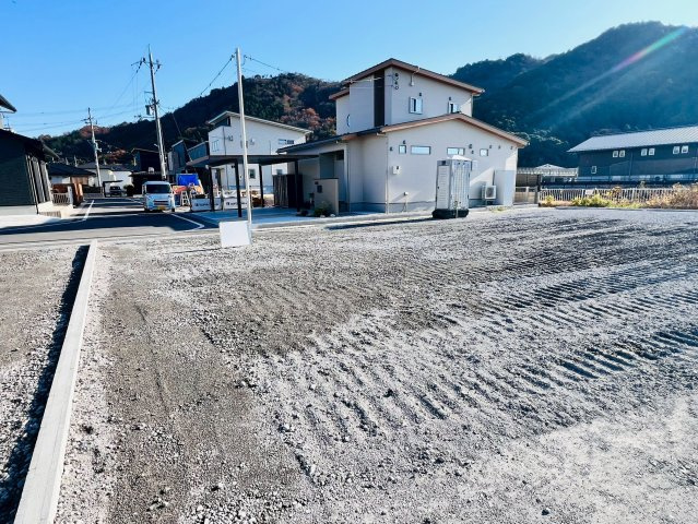 家庭菜園やガーデニング、お子様が遊べる広いお庭、ペットものびのび走り回れるゆとりある敷地です。