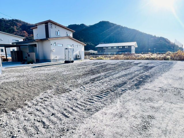 広々敷地で友人や親戚来訪時も駐車スペース確保◎ゆとりある住環境が魅力！