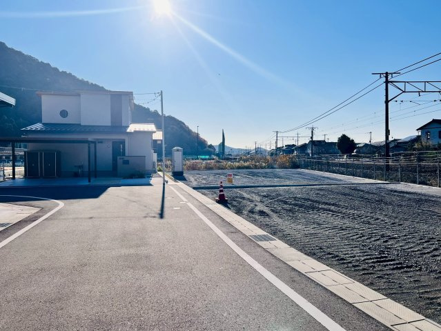 敷地内へのアクセスがスムーズで、静かで落ち着いた環境が魅力です。