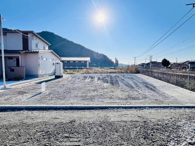 広々112坪。空や風を感じながら、家族とゆるやかな暮らしが似合う土地です。