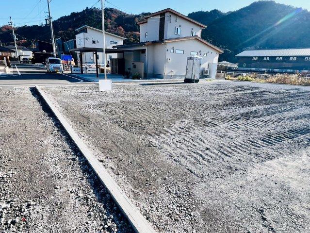 お好きなスタイルの家づくりができる自由な土地。のんびりとした時間が流れる環境です。