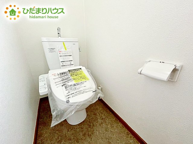 ウォシュレット標準装備。自動洗浄で流し忘れの心配も御座いません。清潔感にあふれた空間と機能的な洗浄装置。毎日何度も使う場所だから快適に。便利に。