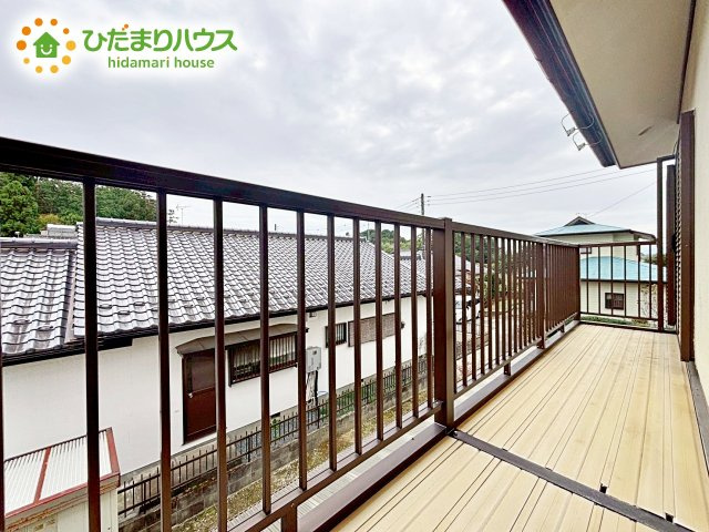 バルコニー付きなら洗濯物がたくさん干せて乾きやすいですね