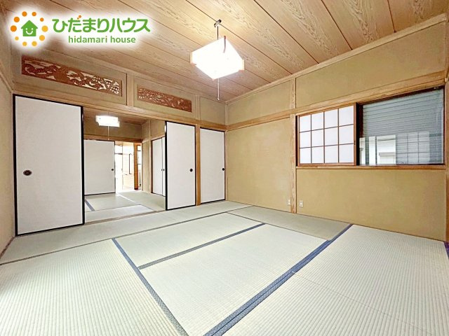 続き間になっており、戸を開ければ親戚が集まっても充分なスペースを確保できます