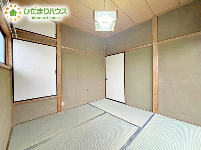 明るい日差しが降り注ぐお部屋に、居心地の良さを感じさせるコーディネート。家具やカーテンでお気に入りのお部屋に♪