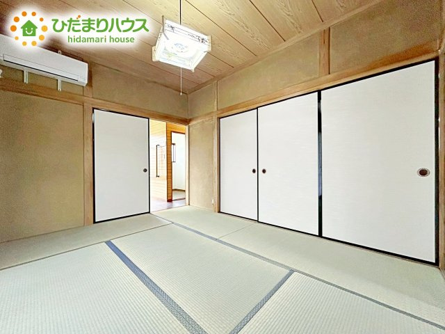 落ち着ける空間の和室。ゴロゴロする、お子様を寝かせる、客間として利用するなど、ライフスタイルに合わせて変化をもたらすことができます。