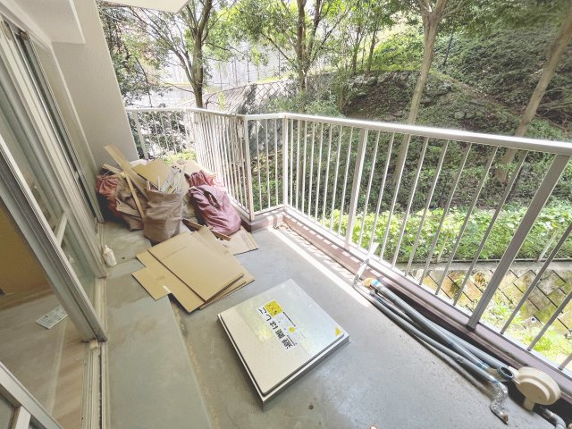 開放的で明るい空間を演出してくれるバルコニーです
