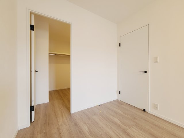〇ナチュラルな木目と上品な色合いが魅力的な居住スペースは、住む人の心を自然とおだやかにします。