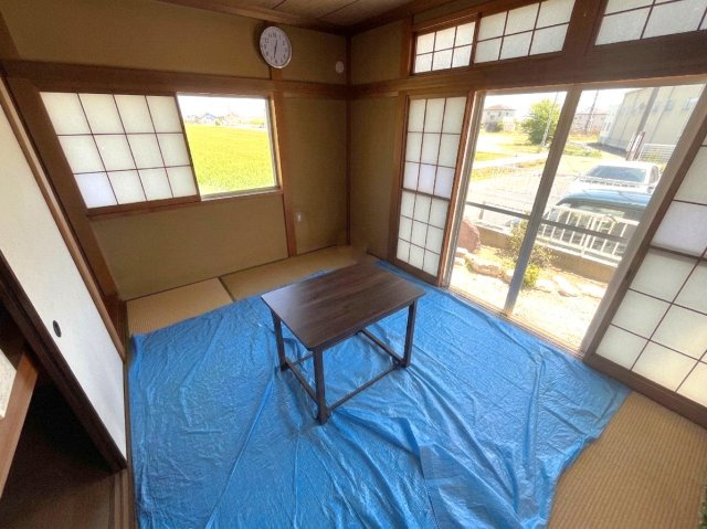 2面採光で明るい和室障子から柔らかい光が差し込みます。