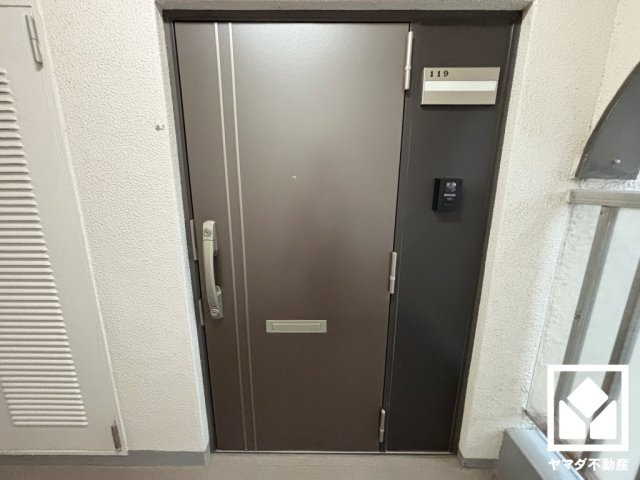 突然の来訪時でも安心なモニター付きインターホンを完備。お留守番中のお子様でも簡単に来訪者の確認ができます。