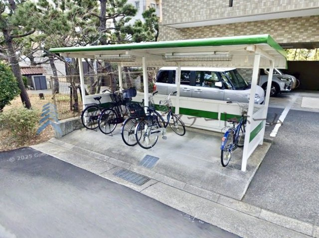 屋根付きが嬉しい自転車・バイク置場♪
