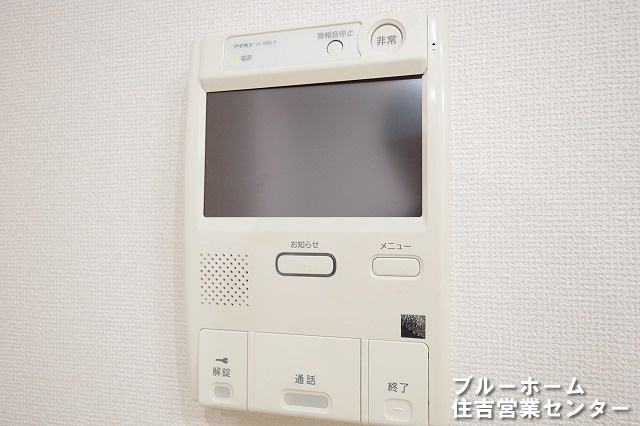 TVモニター付きのインターフォンで防犯面安心♪