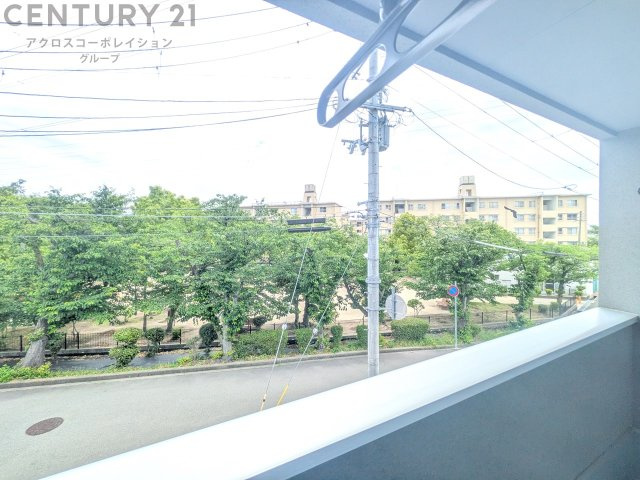西池公園が目の前、荒牧バラ公園と徒歩圏内と子育て環境の整った住立地（西池公園では春には桜が咲いてお花見が出来ます）