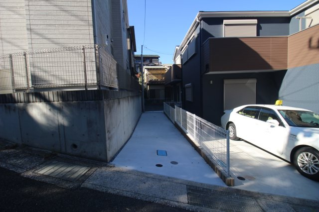 道路から奥まった立地になります