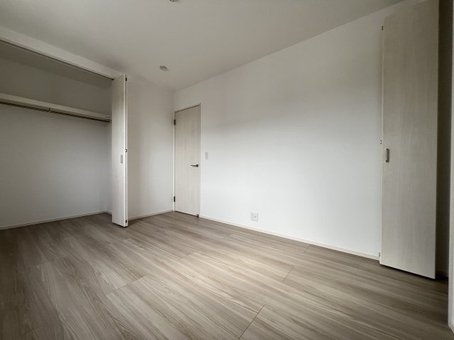 【古河市女沼　7号棟◆6帖洋室】お子様部屋や趣味の空間に最適な洋室です！クローゼット完備で、限られたスペースを有効活用できます♪