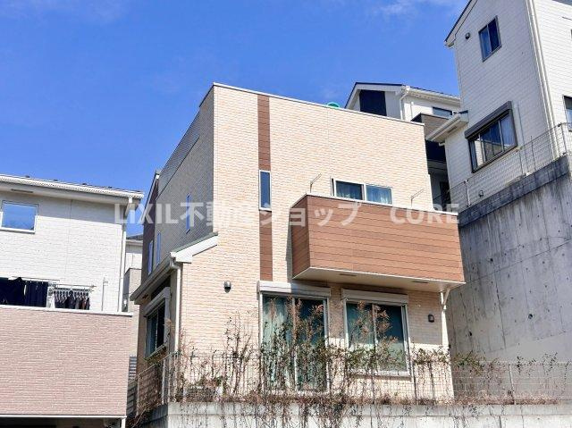 明るい日差しに包まれる住宅で新しい暮らしを始めませんか？お問合せお待ちしております。