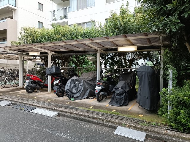 【バイク置き場】