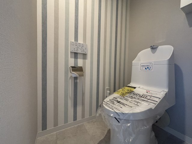 【トイレ】　温水洗浄便座搭載で、一年中快適にご利用いただけます。(2026年3月　トイレ交換)