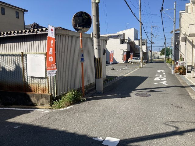 前面道路含む現地写真です