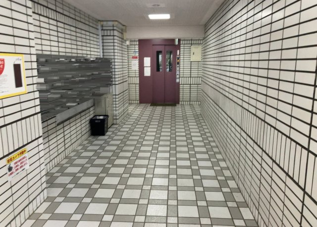 ラウンジは、マンションの共用スペースに椅子やテーブルなどを配置した利用者が寛げる空間です。屋内型ラウンジと屋外型ラウンジがあります。共用部分の管理状況と合わせて、詳細については現地でご確認ください。