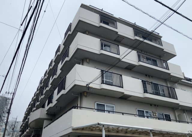 ＳＲＣ造は強度や耐震性の面でもRC造と比べて優れています。そのため、10階建以上の高層または超高層マンションなどの建築にも多く採用されています。柱や梁などのサイズが小さくても高い耐震性を確保できます。