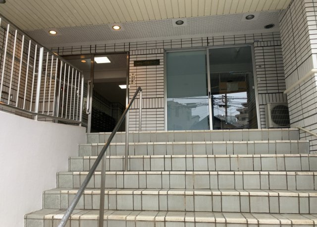 マンションの駐輪場は、事前に空きがあるか確認を取ると安心です。せっかく入居したのに駐輪スペースがない！なんてことになったら大変ですよね。そこで、内見時や購入前にはまず事前に確認しておくと良いでしょう。